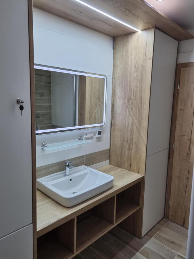 Apartman Nerudovka D 104, Finska Sauna, Garazove Stani Loučná pod Klínovcem Dış mekan fotoğraf